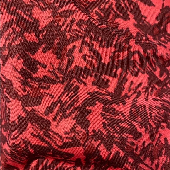 Lululemon Tank with Built-in Bra - Picture 4 of 5